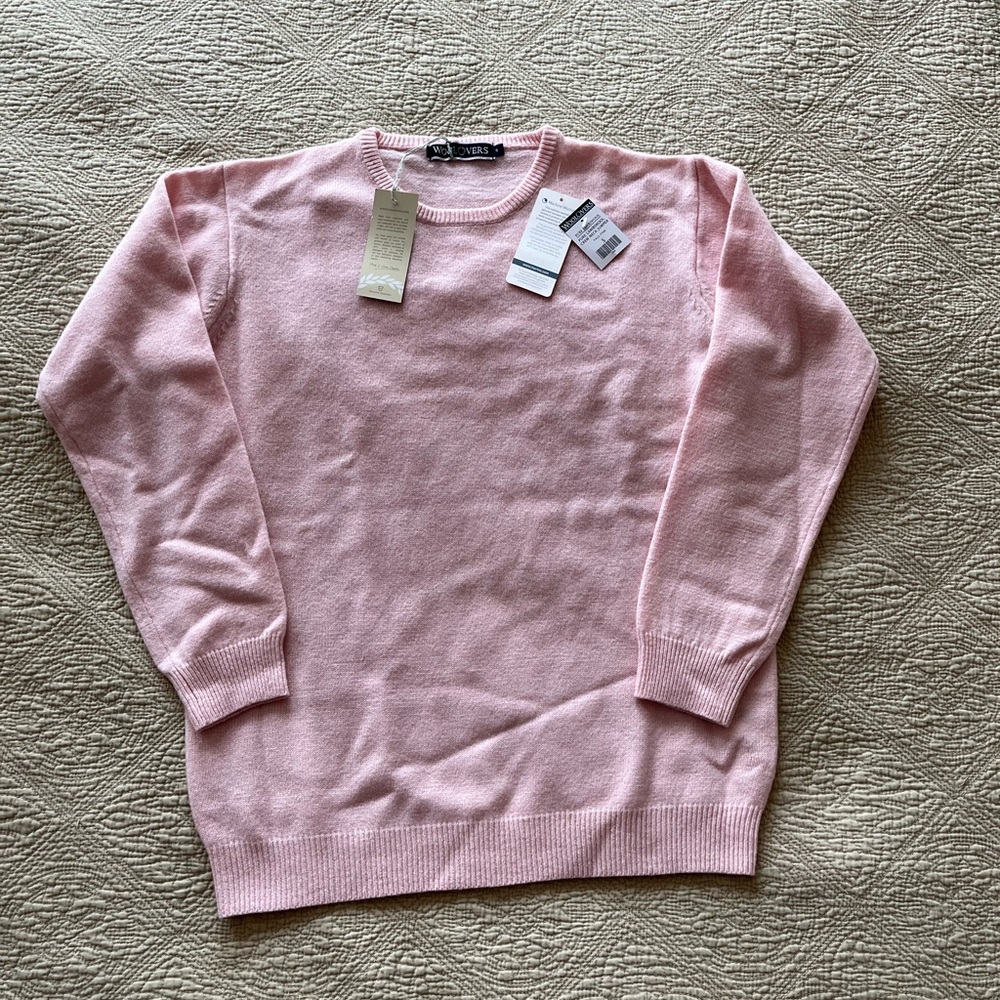 WoolLovers British brand crew neck 100% lambswool sweater.  NWT. Pale Pink.